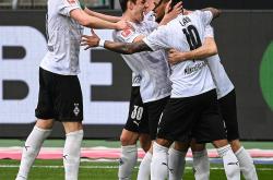 开云平台-法兰克福客场大胜沙尔克，扩大领先优势的简单介绍