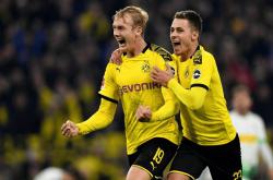 开云APP-多特蒙德后防神勇，德甲争冠势头强劲