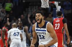 开云平台-犹他爵士再度胜出，唐斯全场砍下全队最高26分