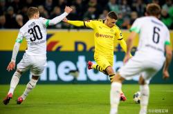 开云体育中国-多特蒙德客场遭逢挑战，未能守住领先