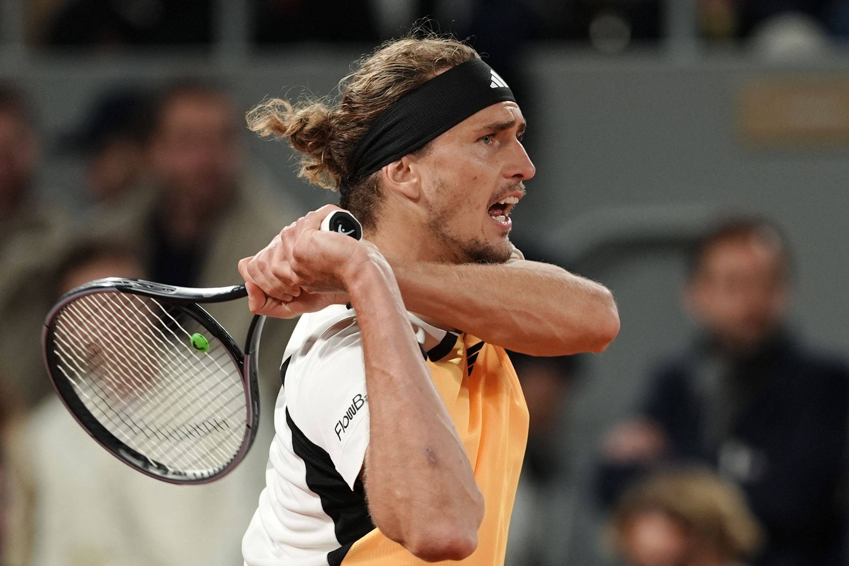 包含西班牙网球队绝杀英国网球队，兹维列夫惊艳世界的词条